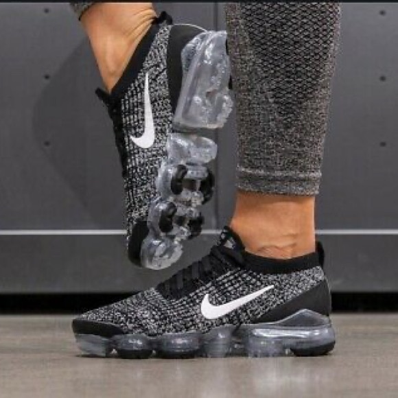 Nike AIR Vapormax Flyknit Sneakers Shoes - Picture 2 of 12
